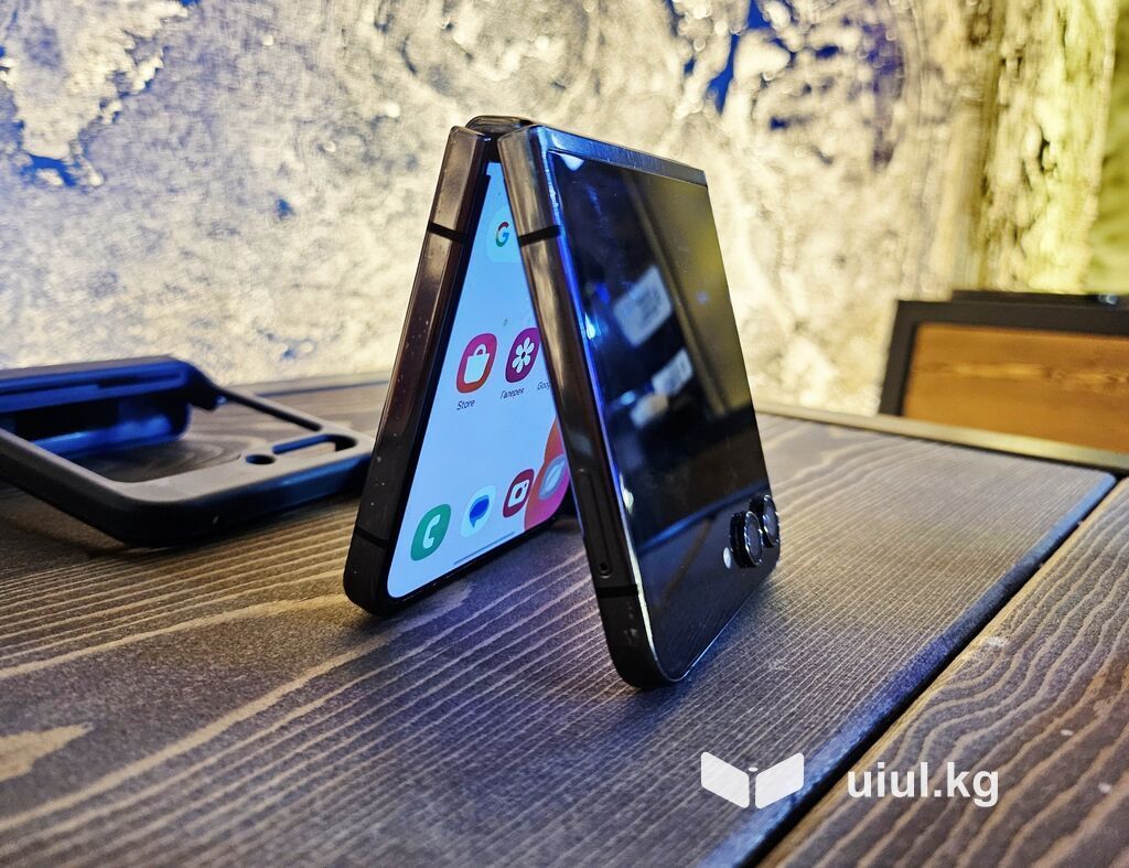 Samsung Galaxy Z Fold 5, Б/у, 256 ГБ, цвет - Черный, 1 SIM, eSIM, 2 SIM