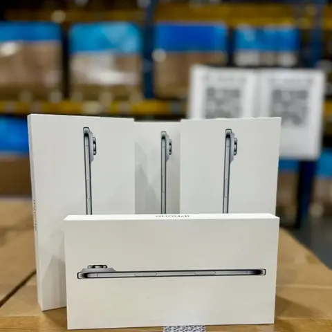 IPhone Air, Новый, 256 ГБ, Зарядное устройство, Защитное стекло, Коробка, 100 %