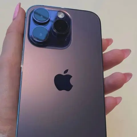 Apple iPhone (серия Pro), цвет Deep Purple. Ключевые особенности: -
