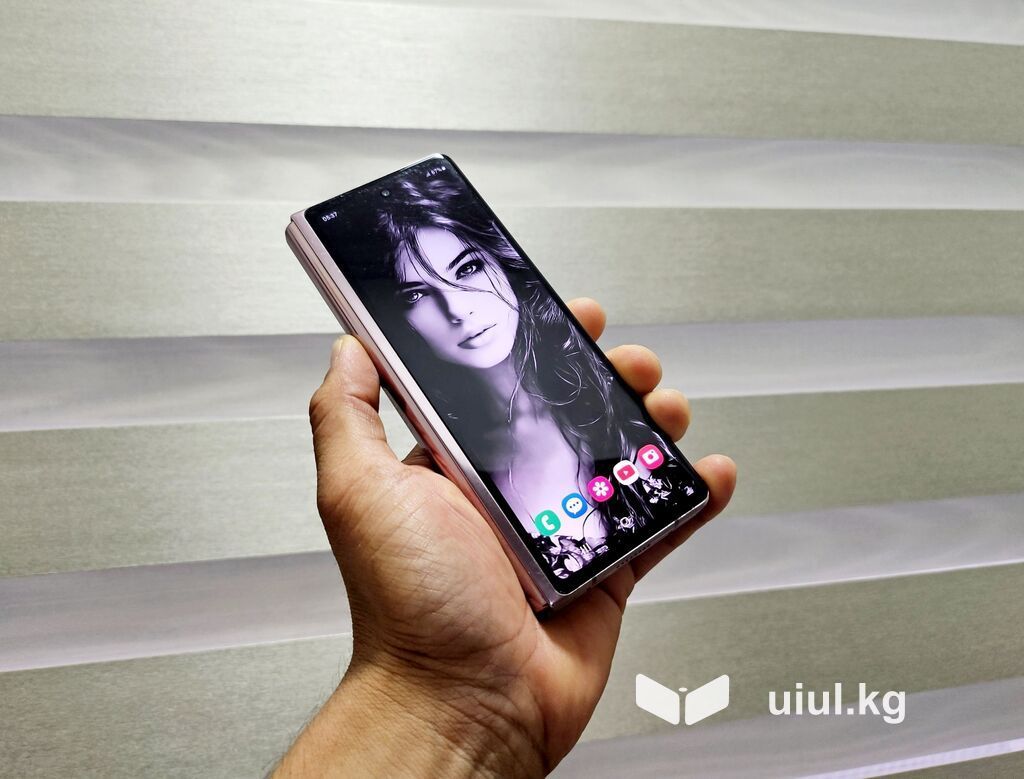 Samsung Galaxy Z Fold 2, Б/у, 256 ГБ, цвет - Розовый, 2 SIM, 1 SIM