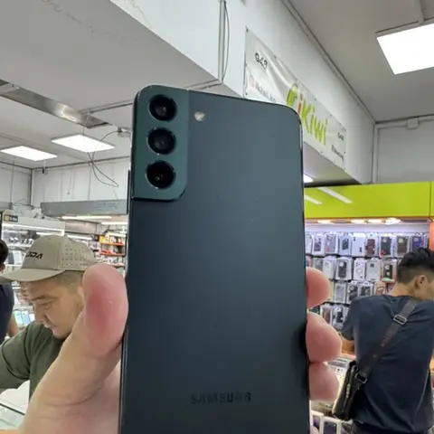 Samsung Galaxy S22+ (модель SM‑S906N) Основные характеристики: -
