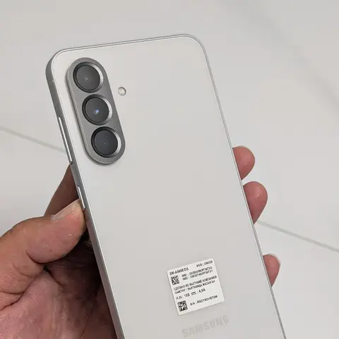 Samsung Galaxy A56 5G, Б/у, 256 ГБ, цвет - Белый, 2 SIM