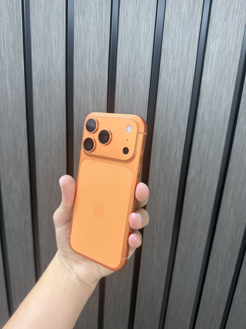 IPhone 17 Pro, Б/у, 512 ГБ, Оранжевый, Защитное стекло, Чехол, Коробка, В рассрочку, 100 %