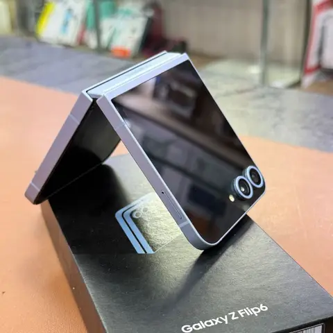Samsung Galaxy Z Flip6, Б/у, 256 ГБ, цвет - Голубой, В рассрочку