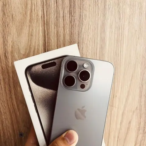 IPhone 15 Pro, Б/у, 256 ГБ, Natural Titanium, Коробка, В рассрочку, 85 %
