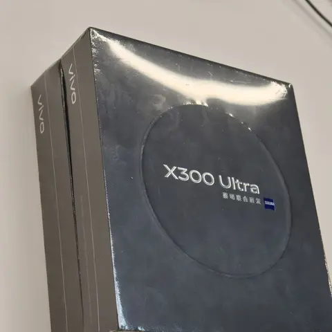 Vivo X300 Ultra, Новый, 512 ГБ, цвет - Белый, eSIM, 2 SIM