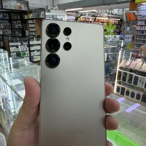 Samsung Galaxy S25 Ultra (модель SM‑S918B/DS) в цвете