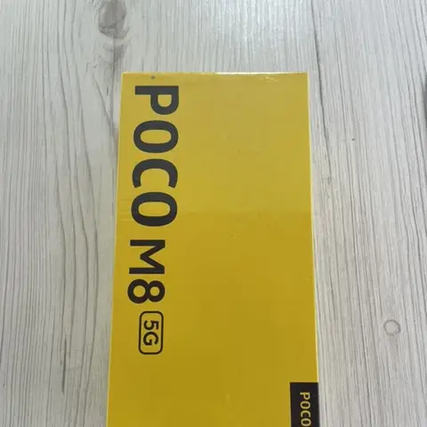 POCO M8 5G — смартфон с поддержкой 5G в цвете Green. Комплектация