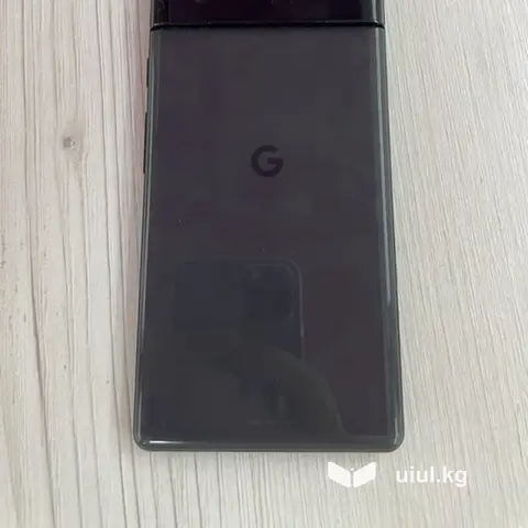Google Pixel 6 — смартфон с фирменным дизайном «визора» камеры и