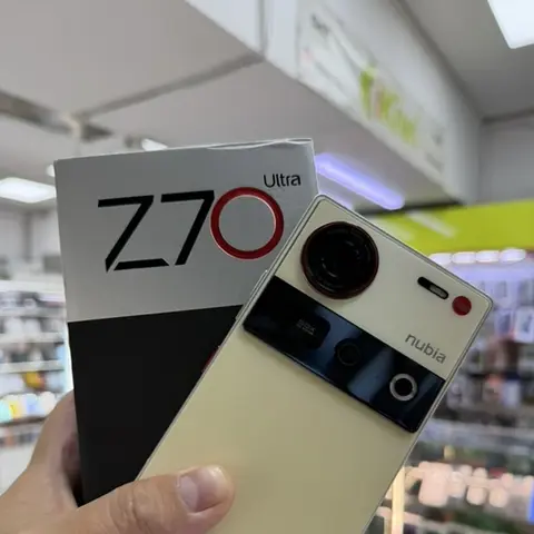 Смартфон nubia Z70 Ultra - Экран: без вырезов, полноэкранный дисплей