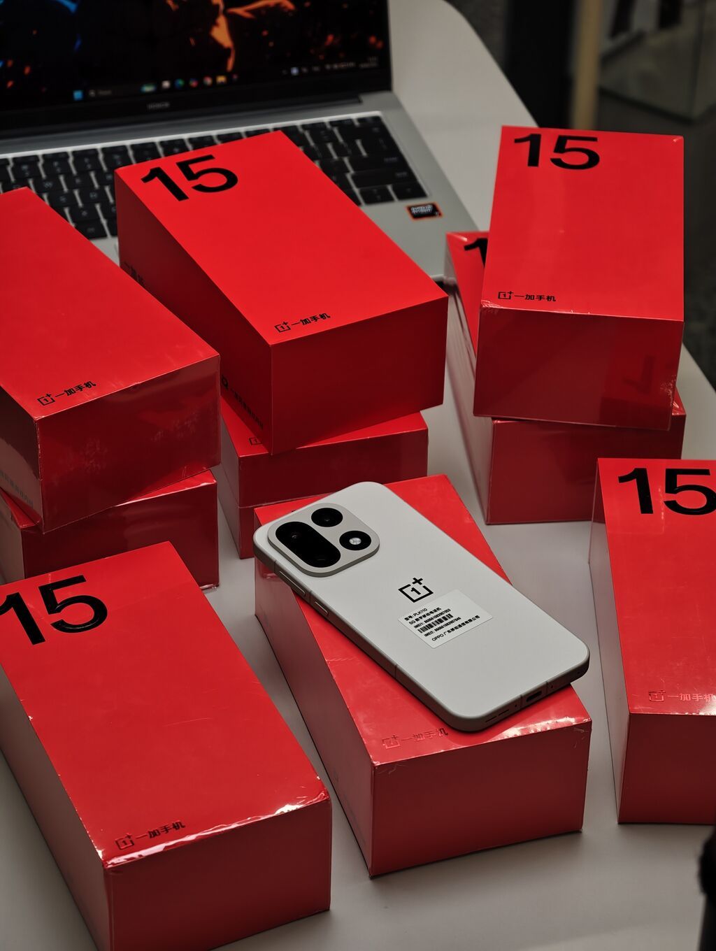 OnePlus 15, Новый, 256 ГБ, цвет - Бежевый, 2 SIM