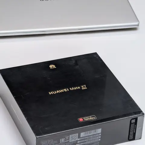 Huawei Mate X6, Новый, 512 ГБ, цвет - Красный, 2 SIM