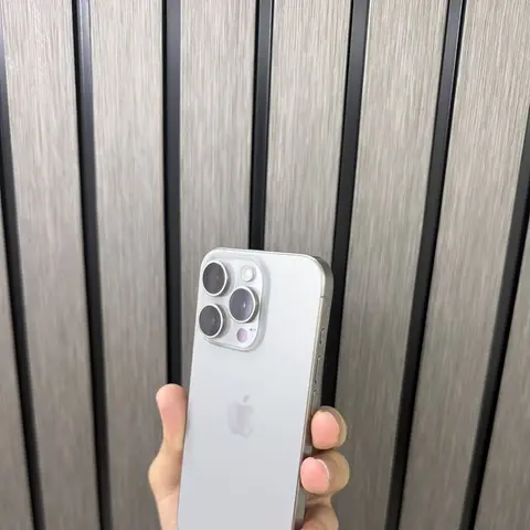 IPhone 15 Pro, Б/у, 256 ГБ, Natural Titanium, Защитное стекло, Чехол, В рассрочку, 82 %