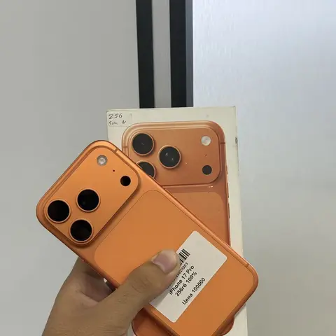 IPhone 17 Pro, Б/у, 256 ГБ, Оранжевый, Защитное стекло, Чехол, Коробка, В рассрочку, 100 %